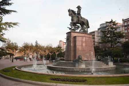 Visita Guiada Logroño Ciudad Antigua-EstatuaEspartero